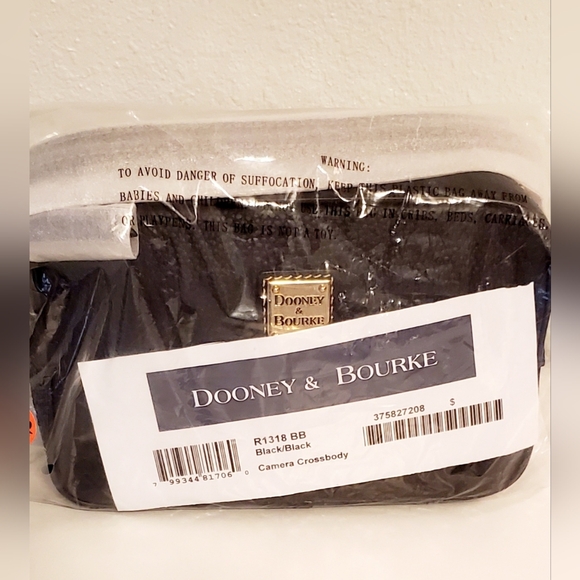 New Dooney & Bourke Pebbled Leather Camera Crossbody Bag Black - Picture 8 of 8